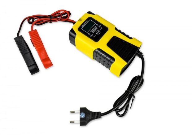 Prostownik Automatyczny Volt Polska 12V 4A / 6V 2A LCD