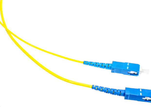 PATCHCORD ŚWIATŁOWODOWY SM SC/UPC-SC/APC SIMPLEX G.657.A1 0,5m